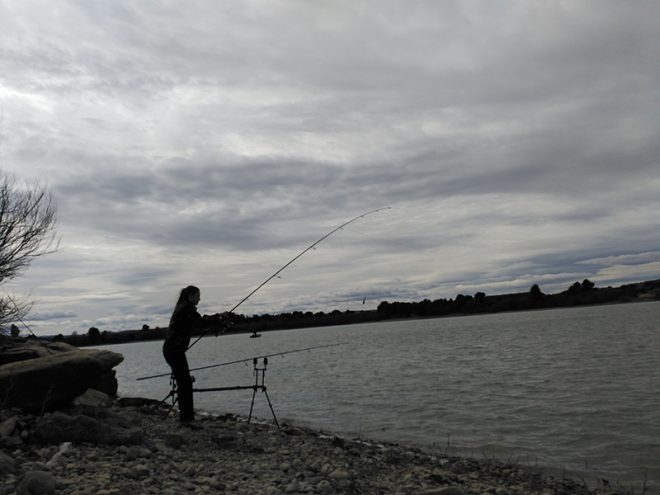 cristina-muela-sesion-carpfishing