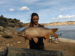 cristina-muela-sesion-carpfishing