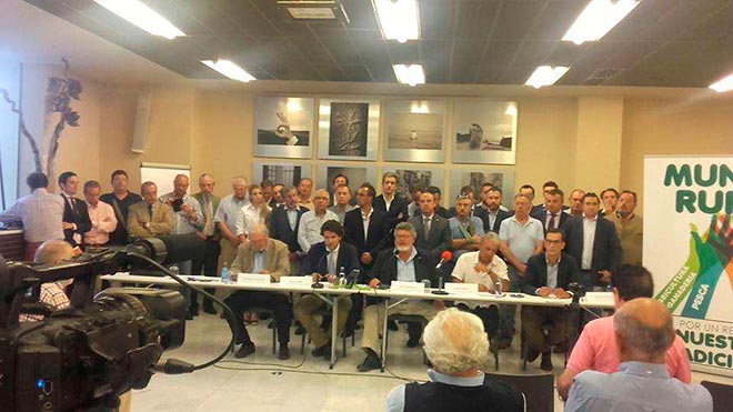 plataforma-defensa-pesca-traicion-grupos-politicos-informe